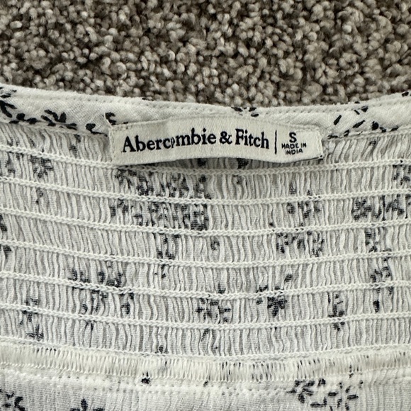 Abercrombie & Fitch White and Black Patterned Blouse - Picture 2 of 4